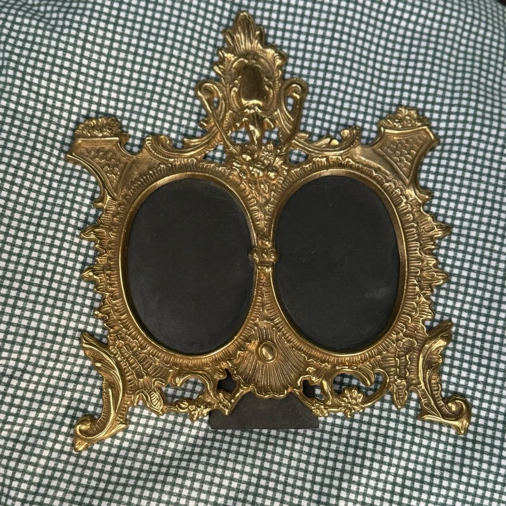 Vintage Victorian Style Brass Ornate Oval Double Photo Easel Picture Frame